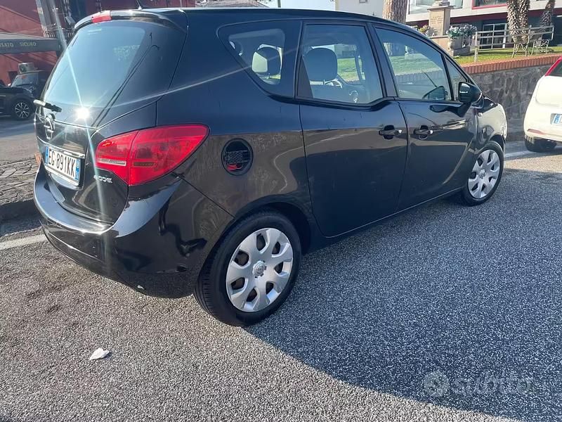 Usata Opel Meriva 95 CV (69 kW) 2011 Nero Monovolume