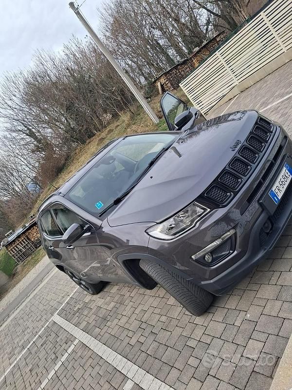 Grigio Usata 2018 Jeep Compass Night Eagle SUV | 18.200 € (Buon prezzo) - Immagine 1/4