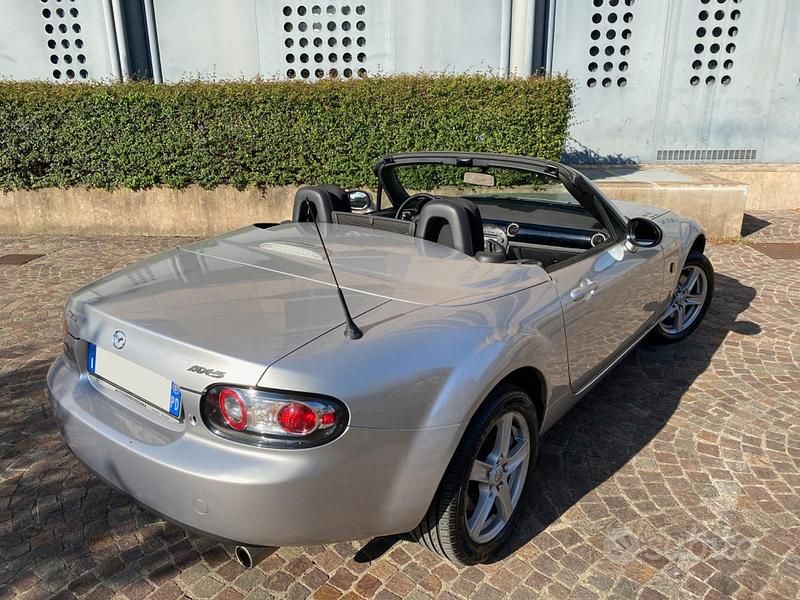 Usata Mazda MX5 126 CV (92 kW) 2007 Argento Cabrio