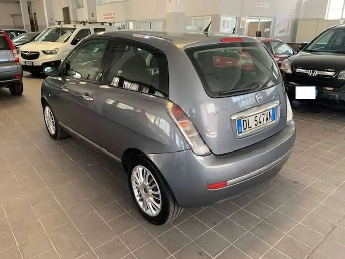 Usata Lancia Ypsilon 60 CV (44 kW) 2007 Grigio Utilitaria
