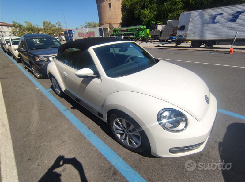 Usata VW Beetle Cabriolet Design 105 CV (77 kW) 2013 Bianco Cabrio