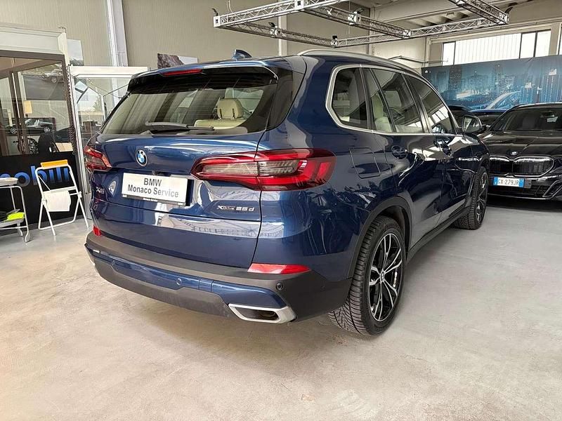 Usata BMW X5 231 CV (169 kW) 2021 Phytonic blau met. SUV