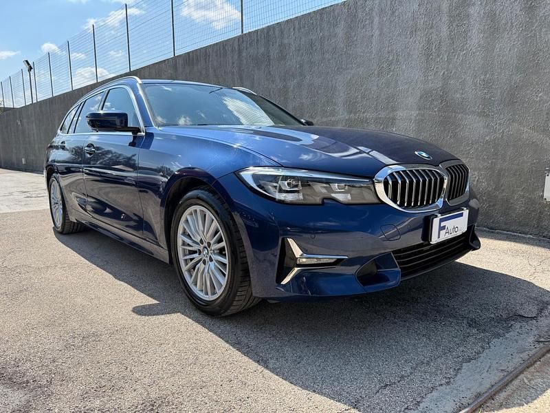 Usata BMW 320e Luxury Line 190 CV (139 kW) 2021 Blu Station wagon