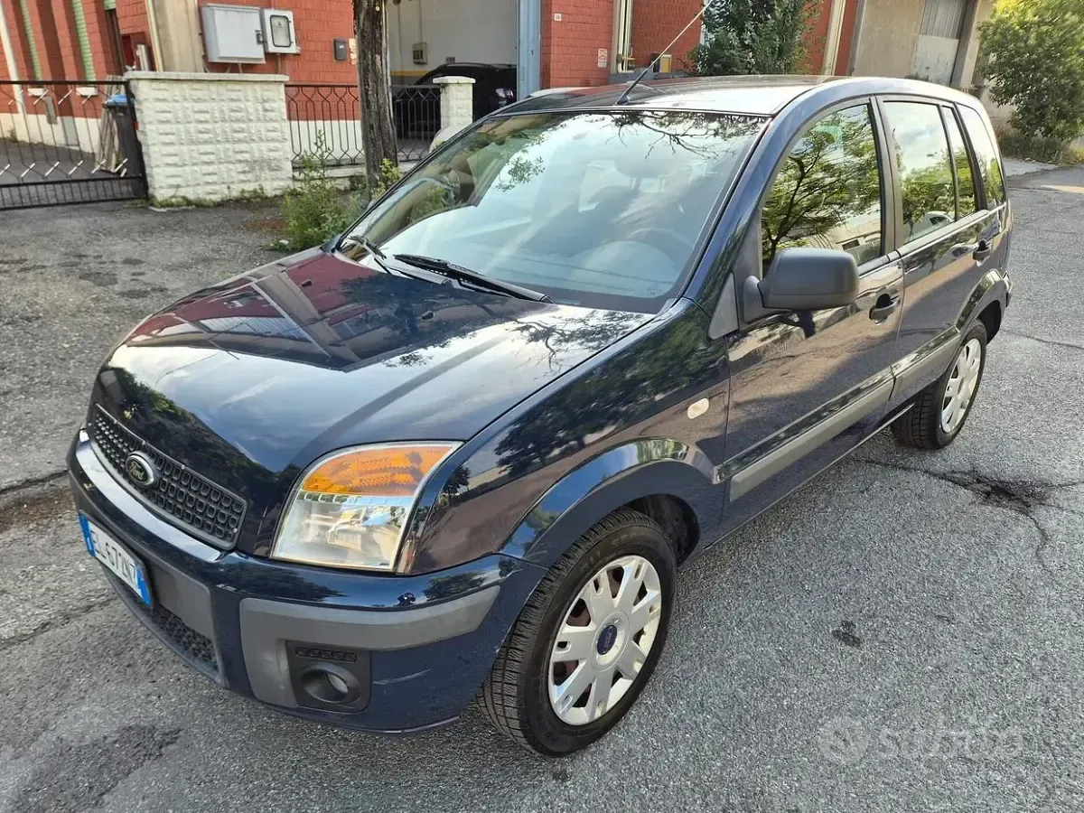 Usata Ford Fiesta 82 CV (60 kW) 2012 Bluazzurro Berlina