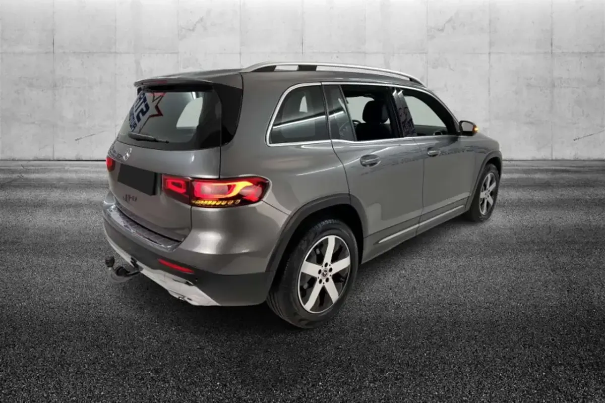 Usata Mercedes GLB180 116 CV (85 kW) 2023 Grigio SUV