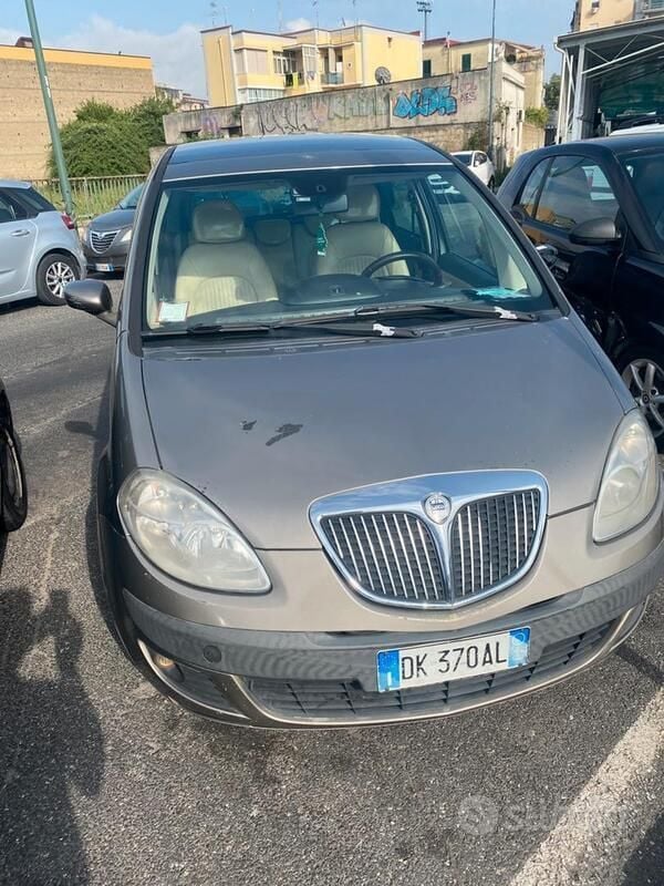 Usata 2006 Lancia Musa Monovolume | 1400 € (Super prezzo) - Immagine 1/4