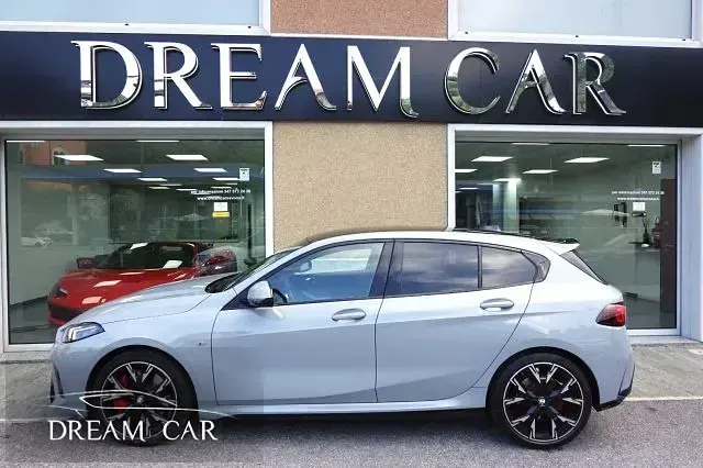 Usata BMW 118 M Sport 150 CV (110 kW) 2025 Grigio metallizzato Utilitaria