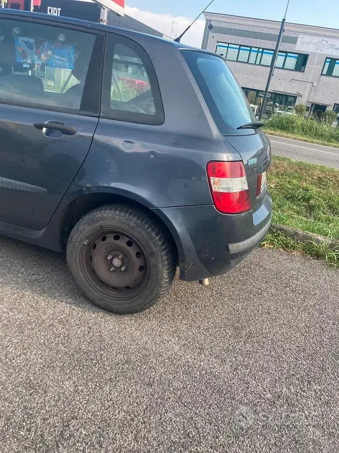 Usata Fiat Stilo 116 CV (85 kW) 2003 Bluazzurro Berlina