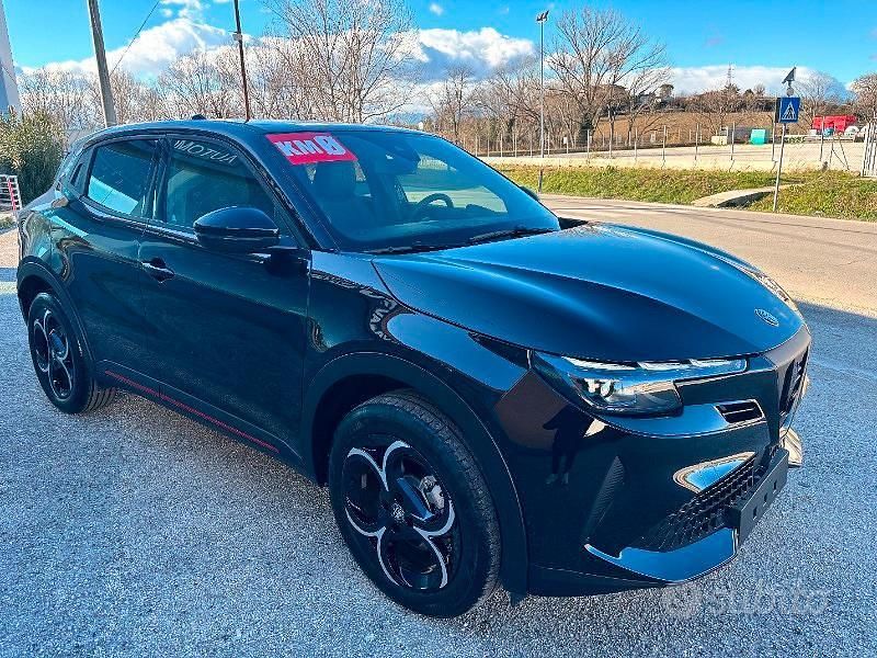 Nuova Alfa Romeo Junior 136 CV (100 kW) 2025 Nero SUV