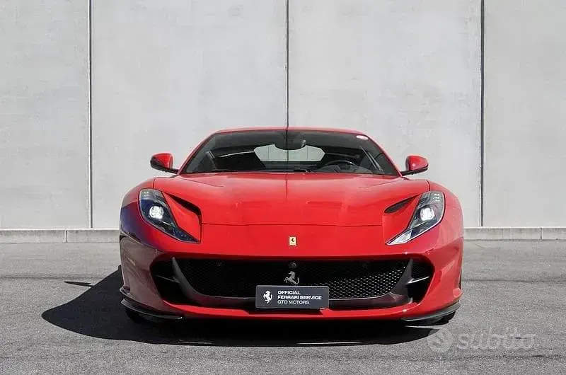 Usata Ferrari 812 799 CV (587 kW) 2019 Rosso Coupé