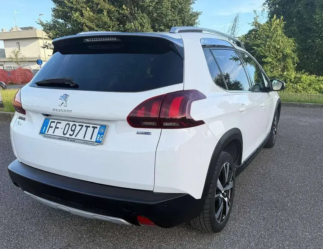 Usata Peugeot 2008 Allure 99 CV (72 kW) 2016 Bianco SUV