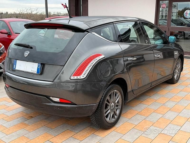 Usata Lancia Delta 120 CV (88 kW) 2008 Grigio Utilitaria