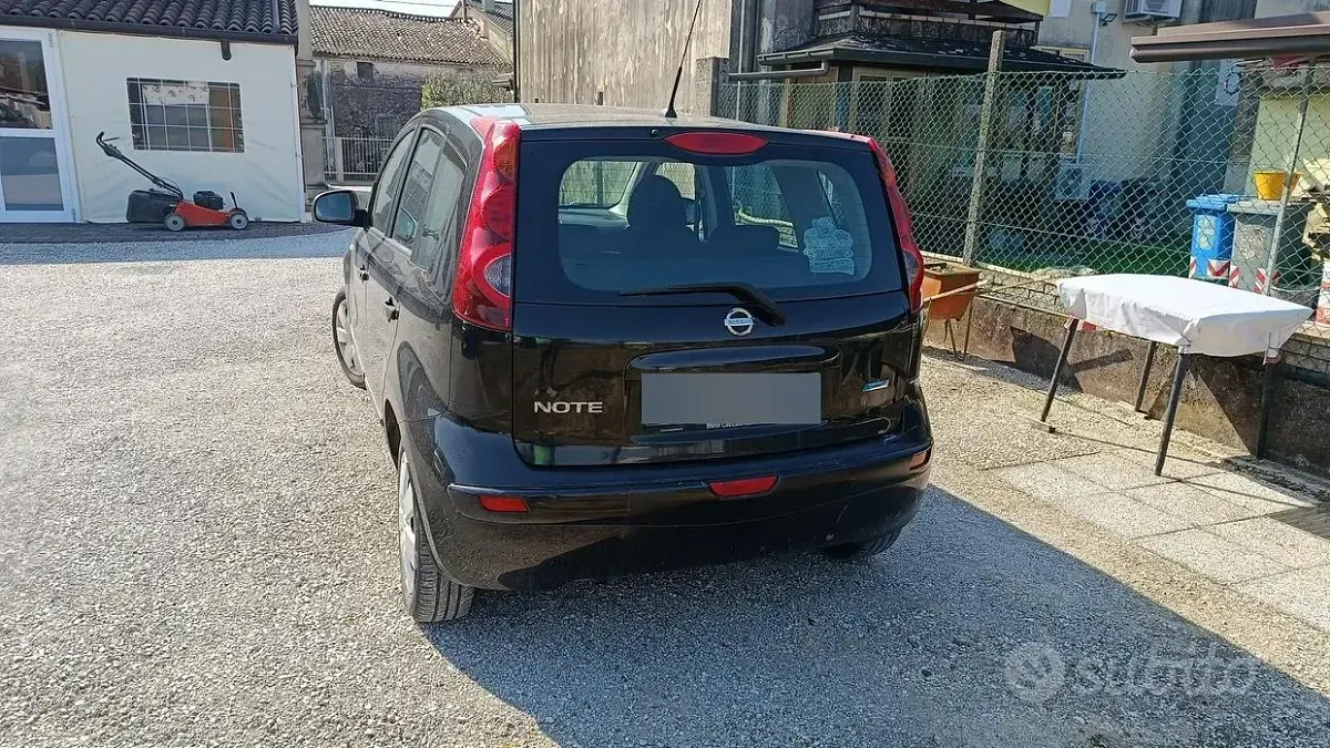 Usata Nissan Note 88 CV (64 kW) 2010 Nero Utilitaria
