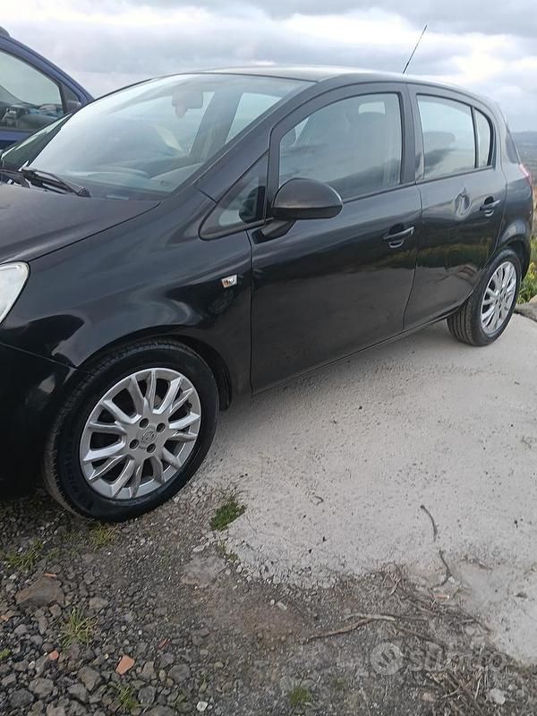 Usata Opel Corsa Cosmo 80 CV (58 kW) 2009 Nero Utilitaria