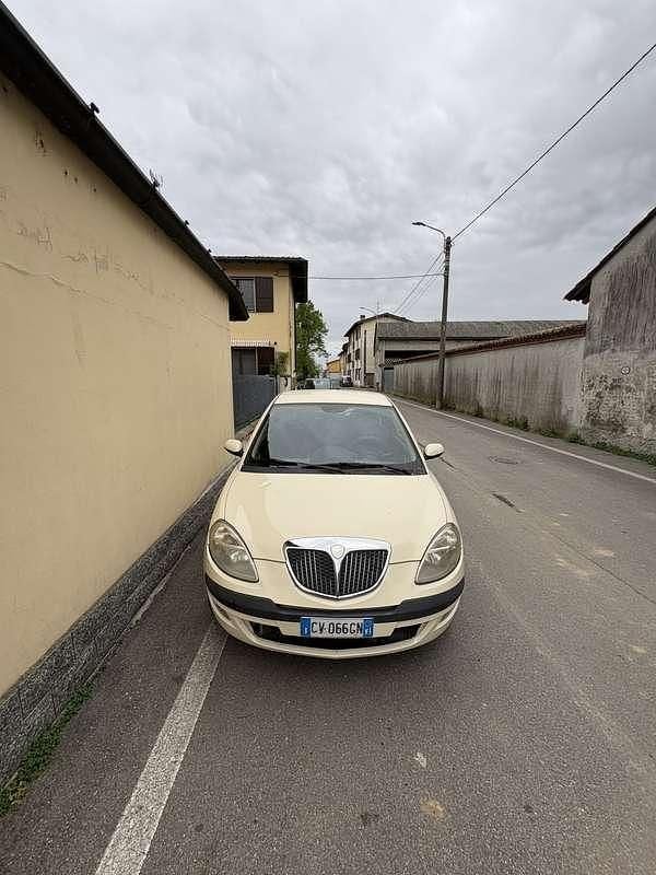 Usata Lancia Ypsilon 69 CV (50 kW) 2005 Giallo Utilitaria