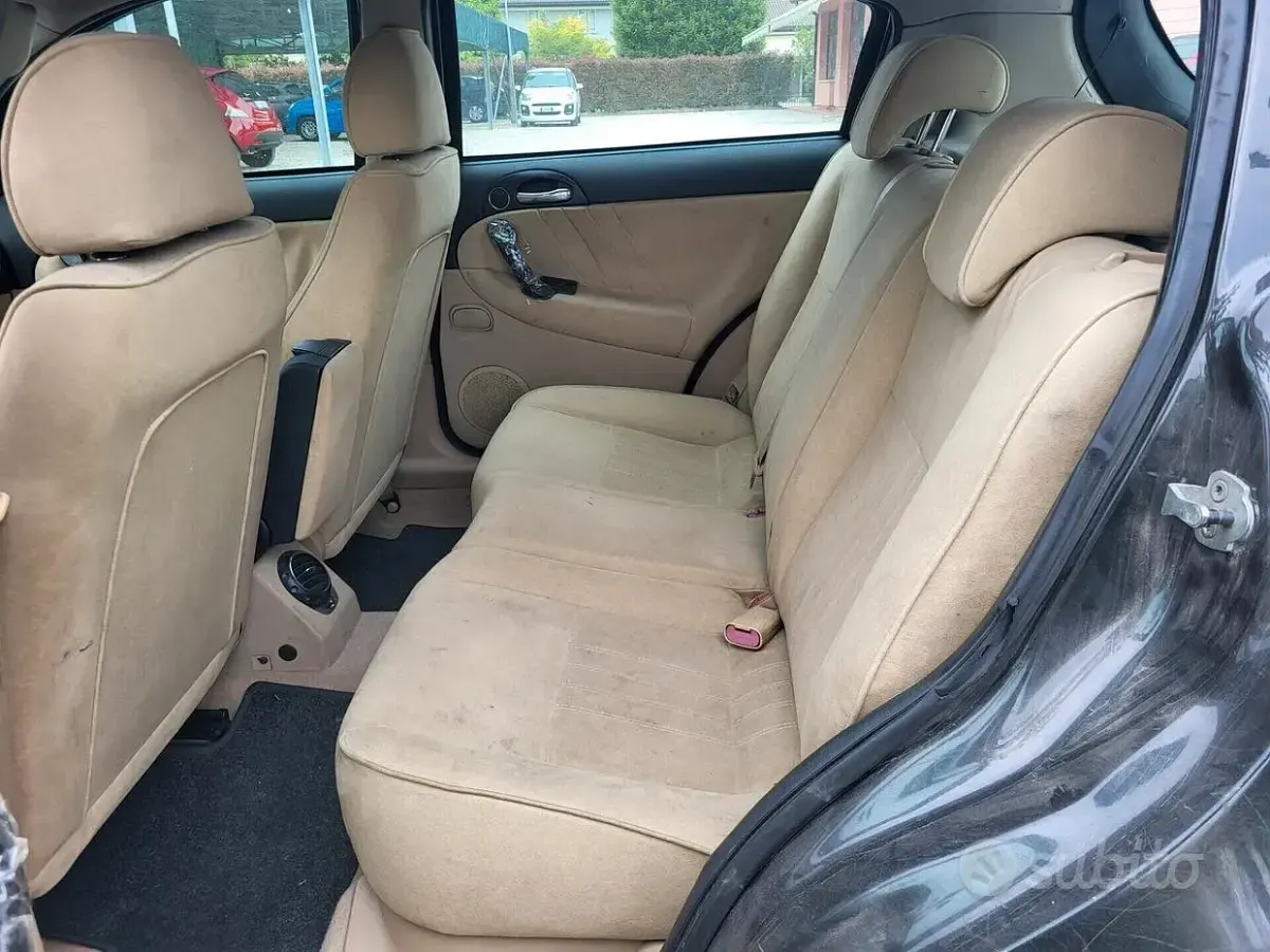 Usata Alfa Romeo 147 120 CV (88 kW) 2006 Nero Utilitaria