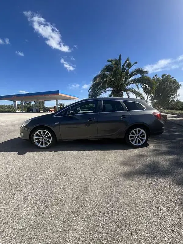 Usata Opel Astra Cosmo 110 CV (80 kW) 2011 Grigio Station wagon