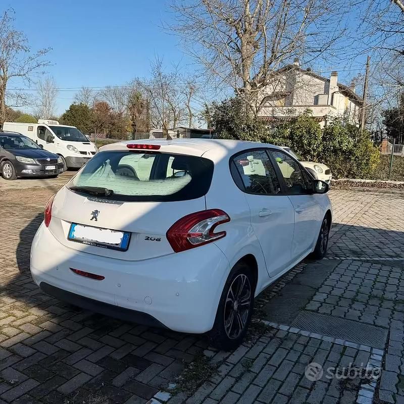 Usata Peugeot 208 Allure 68 CV (50 kW) 2014 Utilitaria