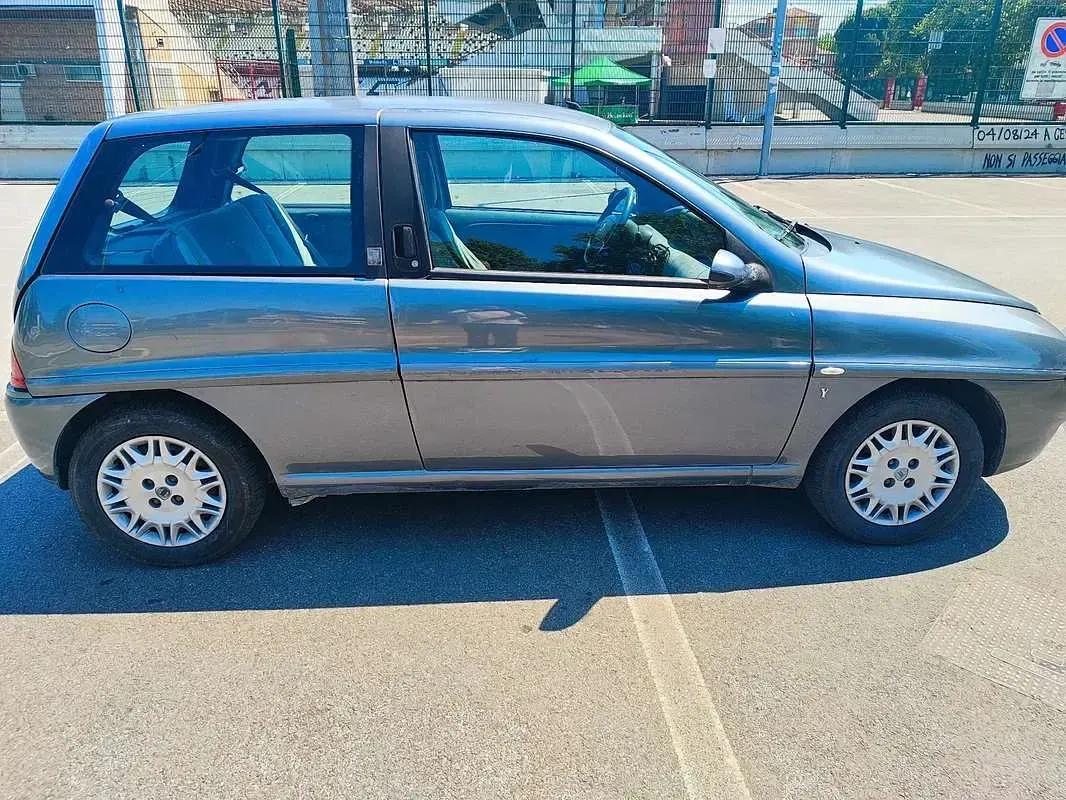 Usata Lancia Ypsilon 60 CV (44 kW) 2003 Utilitaria