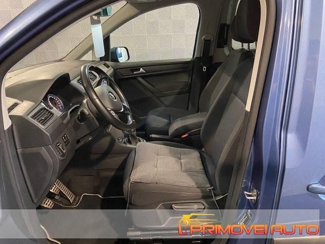 Usata VW Caddy Maxi Comfortline 110 CV (80 kW) 2018 Blu Monovolume