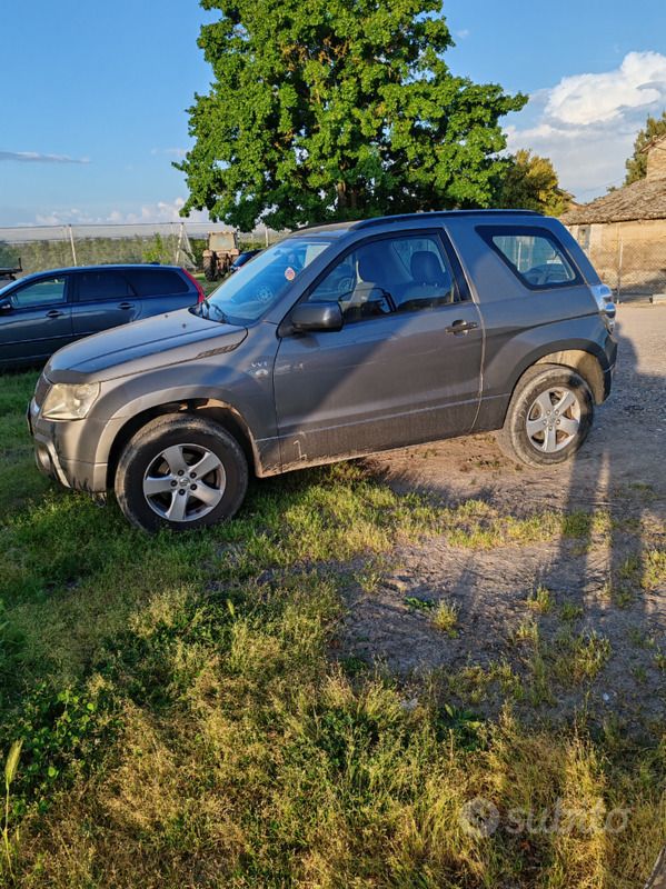 Usata Suzuki Vitara 94 CV (69 kW) 2006 Grigio SUV