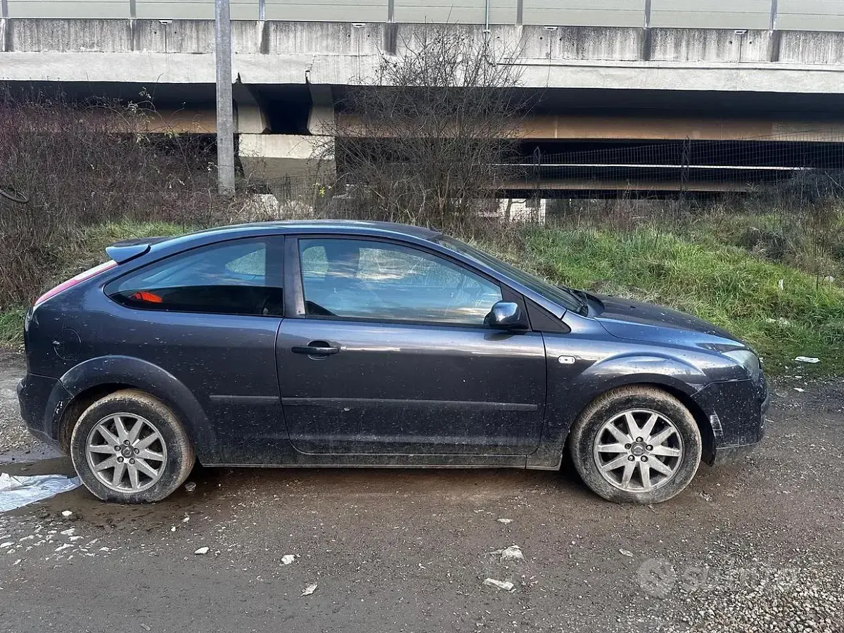 Usata Ford Focus 90 CV (66 kW) 2007 Bluazzurro Berlina