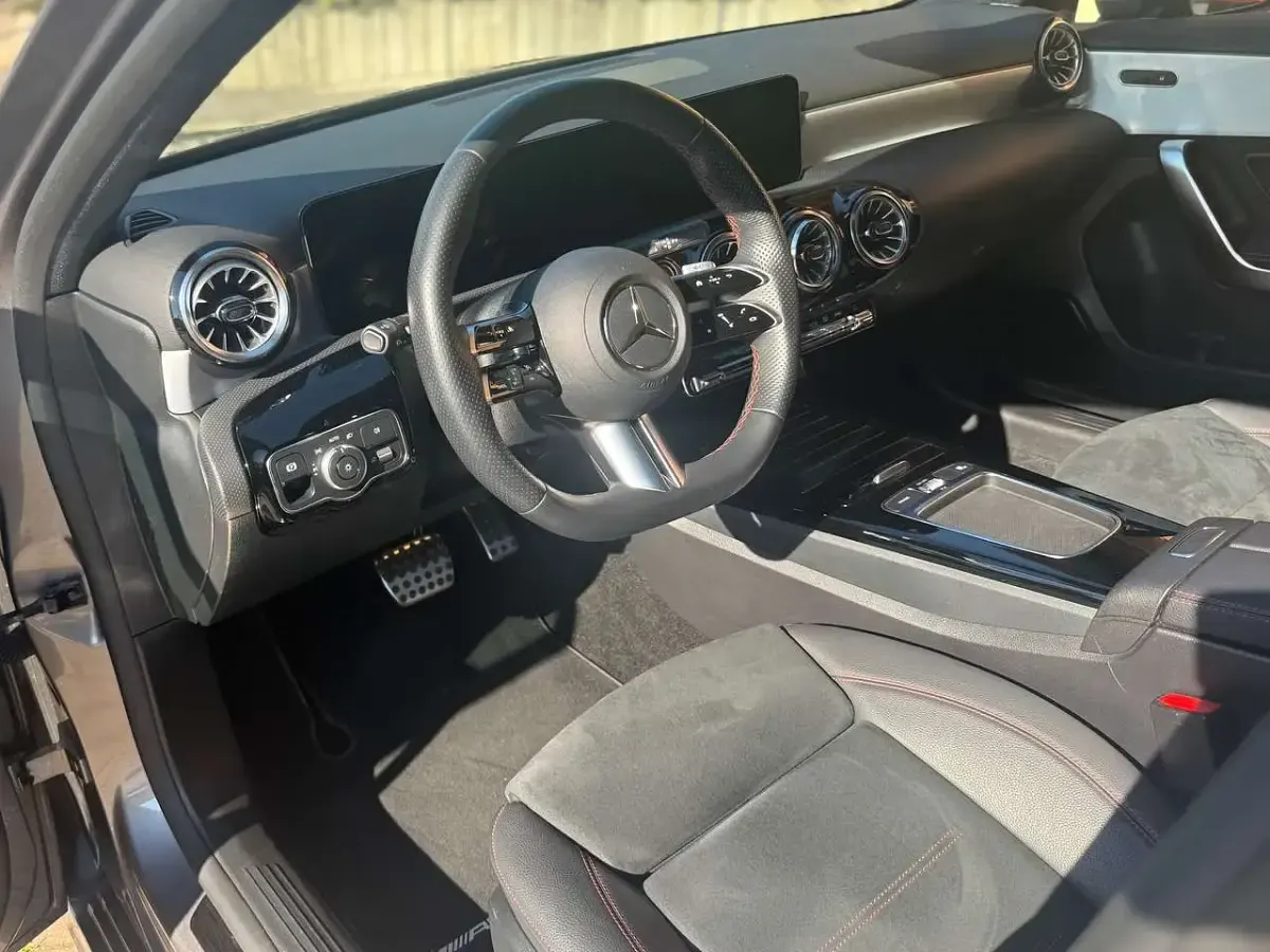Usata Mercedes A200 AMG Line Premium 150 CV (110 kW) 2024 Grigio montagna Berlina