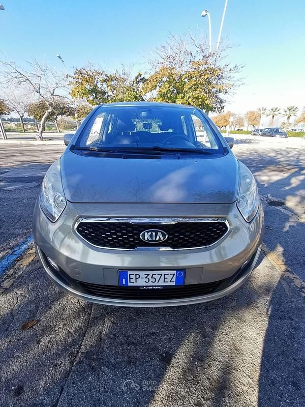 Usata Kia Venga 90 CV (66 kW) 2012 Marrone Utilitaria