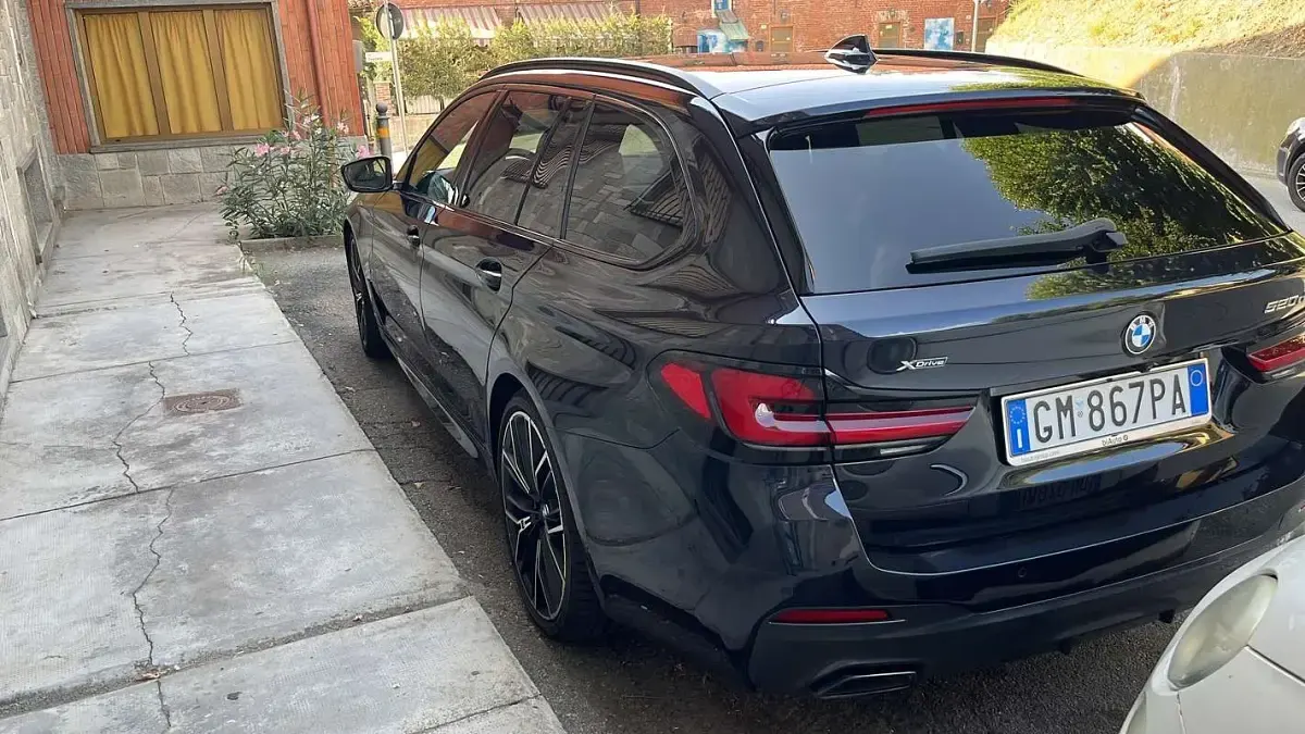 Usata BMW 520 M Sport 190 CV (139 kW) 2023 Blu/azzurro Berlina