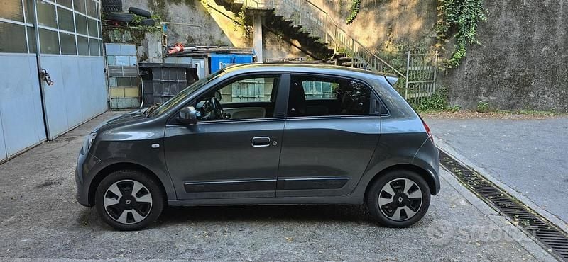 Grigio Usata 2017 Renault Twingo Due volumi | 7500 € (Ottimo prezzo) - Immagine 1/4