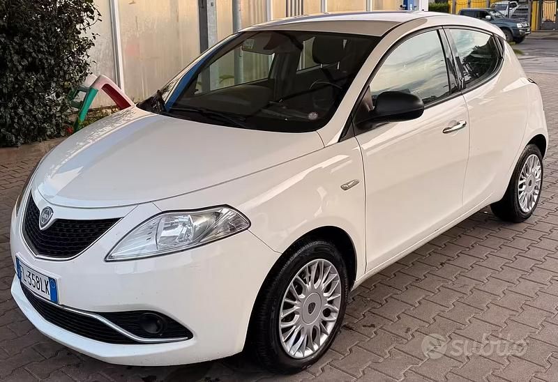 Usata Lancia Ypsilon 69 CV (50 kW) 2018 Bianco Utilitaria