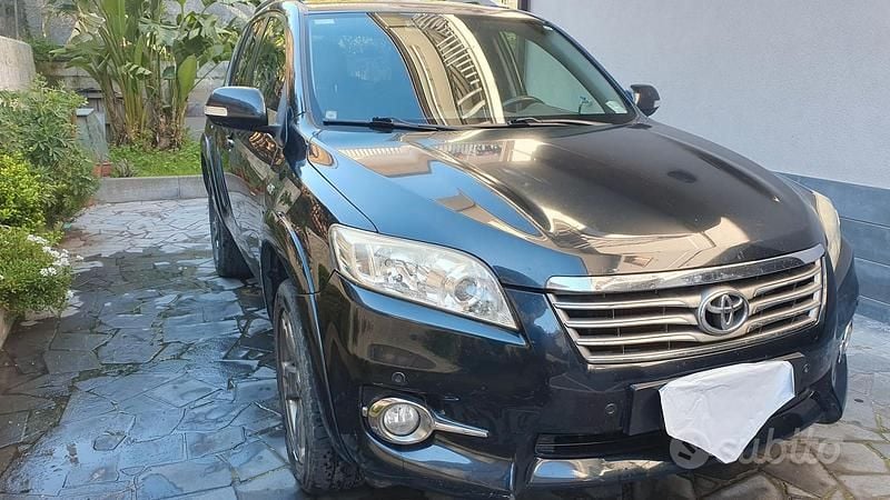 Second-hand Toyota RAV4 150 CP (110 kW) 2011 Negru SUV