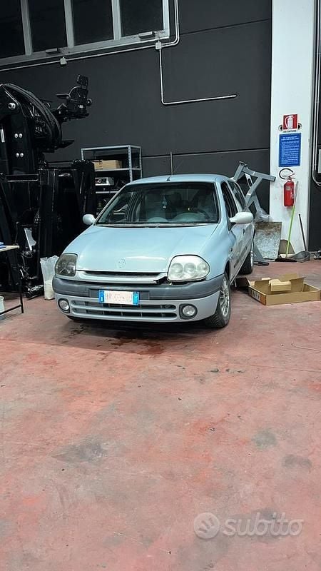 Usata Renault Clio II 2001 Grigio Berlina