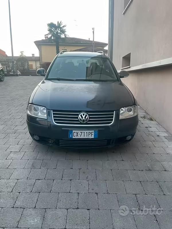 Usata VW Passat Highline 131 CV (96 kW) 2005 Blu Station wagon
