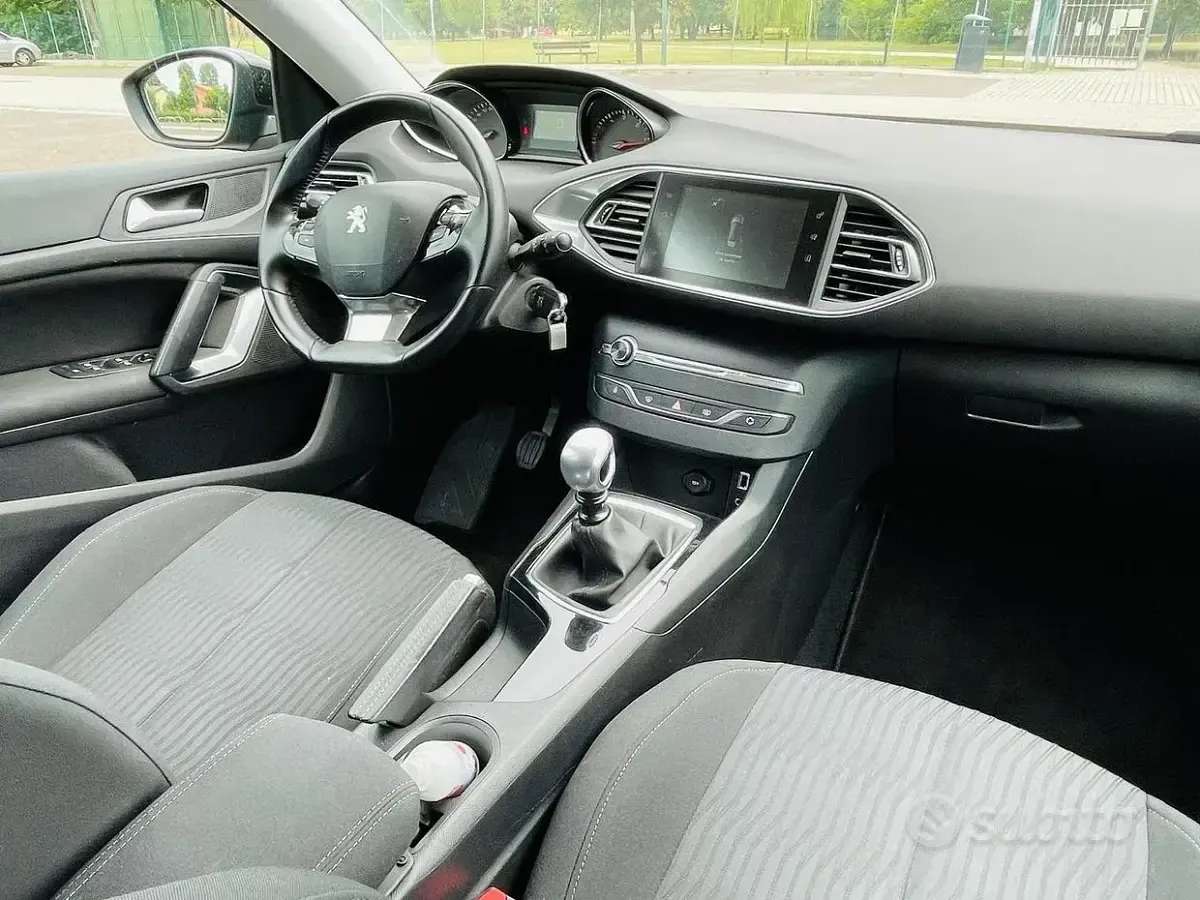 Usata Peugeot 308 SW 116 CV (85 kW) 2017 Nero Station wagon