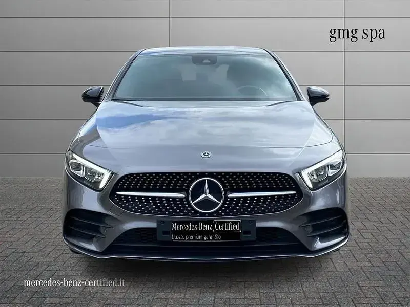 Begagnad Mercedes A250 Premium 218 HK (160 kW) 2022 Grå Halvkombi
