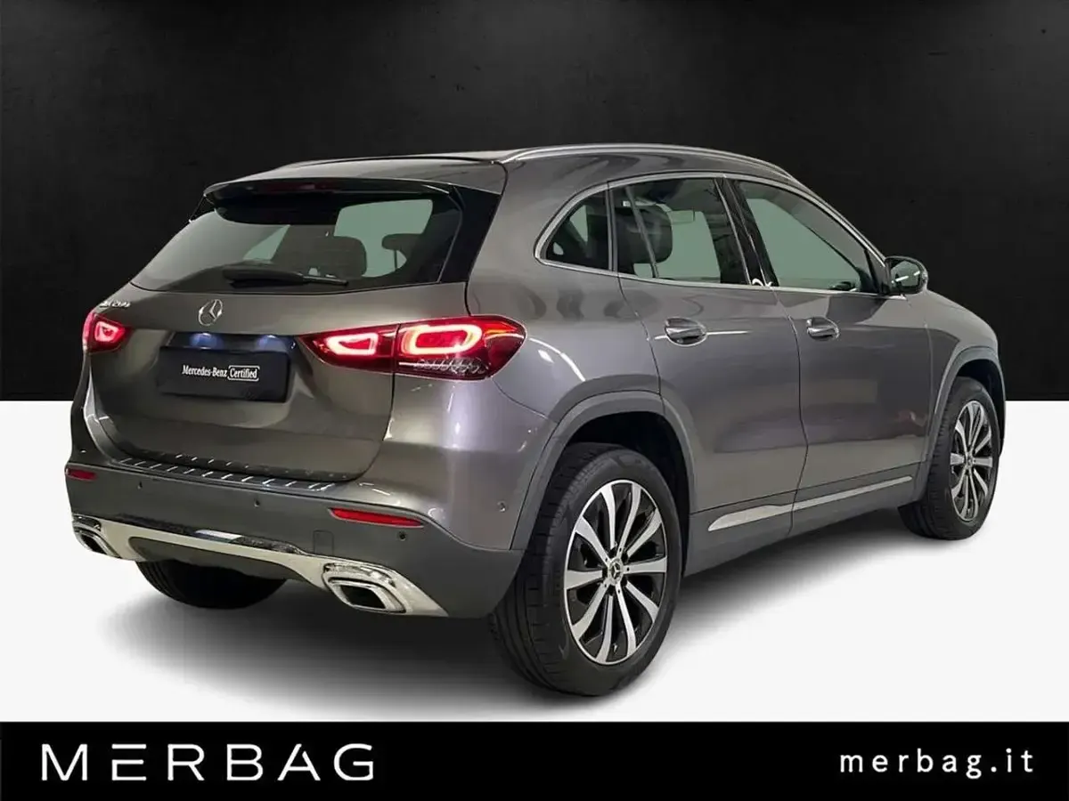 Usata Mercedes GLA200 163 CV (119 kW) 2021 Grigio SUV