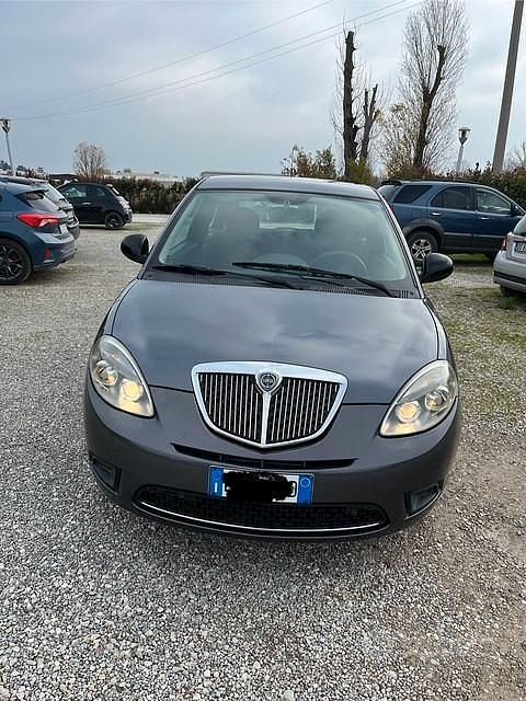 Grigio Usata 2011 Lancia Ypsilon Due volumi | 3000 € - Immagine 1/4