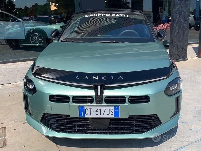 Usata Lancia Ypsilon 101 CV (74 kW) 2024 Verde giada / tetto nero Utilitaria