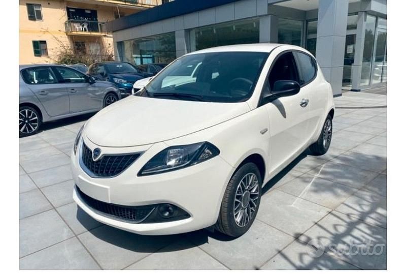 Usata Lancia Ypsilon 69 CV (50 kW) 2017 Bianco Utilitaria