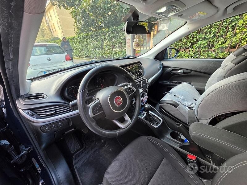 Usata Fiat Tipo Easy 120 CV (88 kW) 2017 Blu/azzurro Berlina