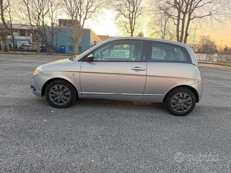 Usata Lancia Ypsilon 60 CV (44 kW) 2007 Grigio Utilitaria