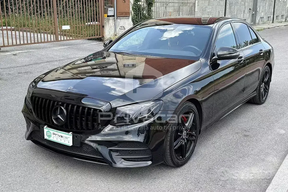 Usata Mercedes E220 AMG line 194 CV (142 kW) 2016 Nero Berlina