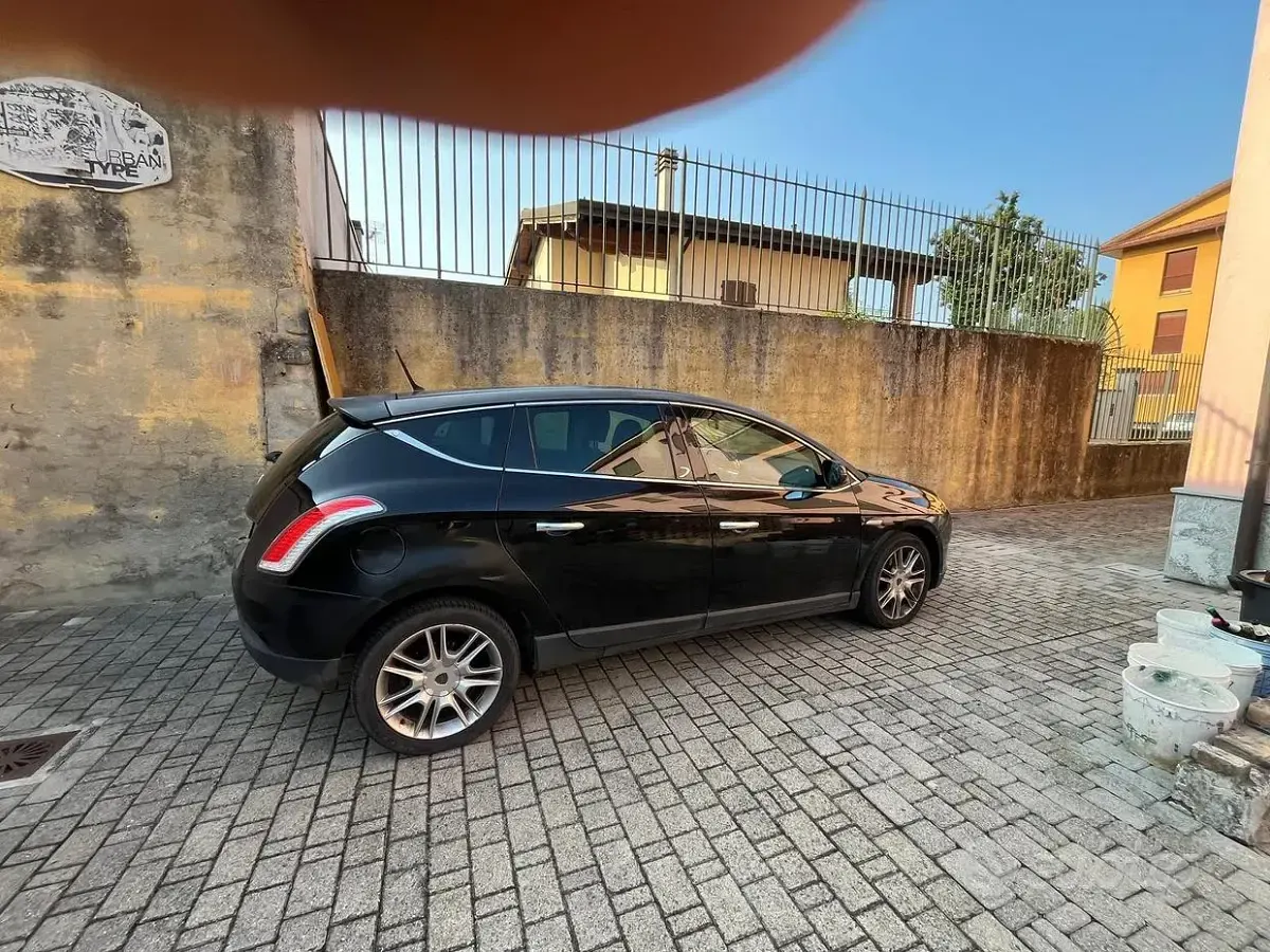 Usata Lancia Delta 120 CV (88 kW) 2009 Nero Utilitaria