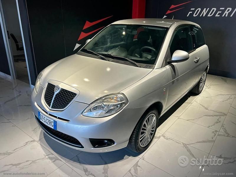 Usata Lancia Ypsilon 60 CV (44 kW) 2010 Grigio Utilitaria
