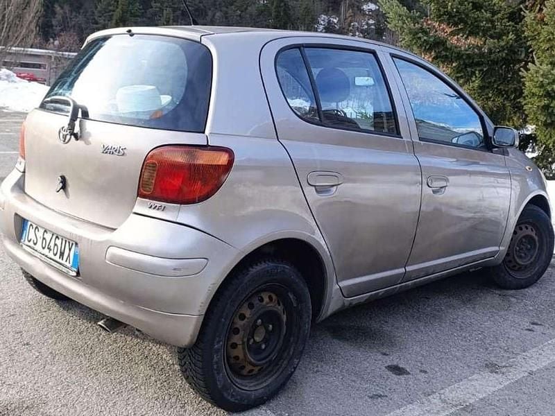 Usata Toyota Yaris Sol 87 CV (63 kW) 2005 Bronzo Utilitaria