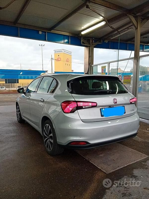 Usata Fiat Tipo Lounge 95 CV (69 kW) 2017 Grigio Berlina