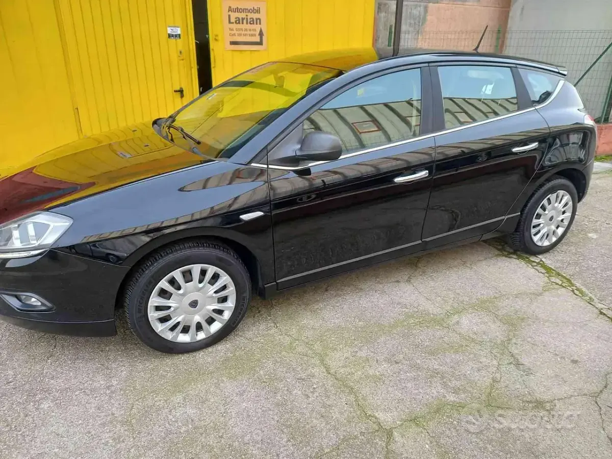 Gebraucht Lancia Delta Silver 105 PS (77 kW) 2014 Schwarz Kleinwagen