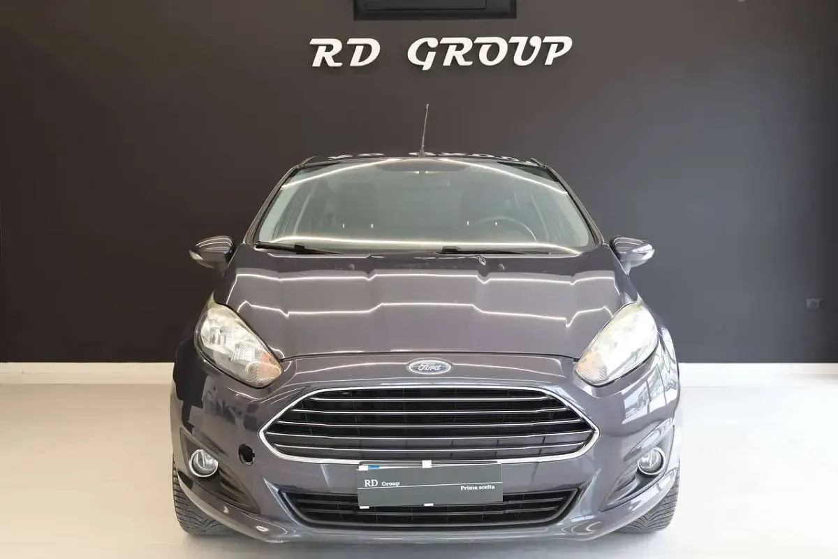 Usata Ford Fiesta Titanium 75 CV (55 kW) 2013 Blu/azzurro Berlina
