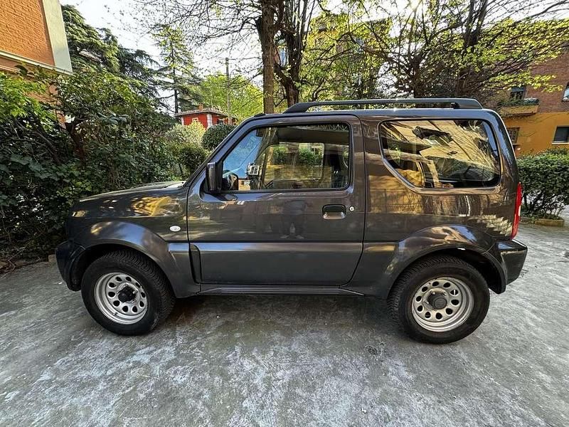 Usata Suzuki Jimny 86 CV (63 kW) 2014 Nero SUV